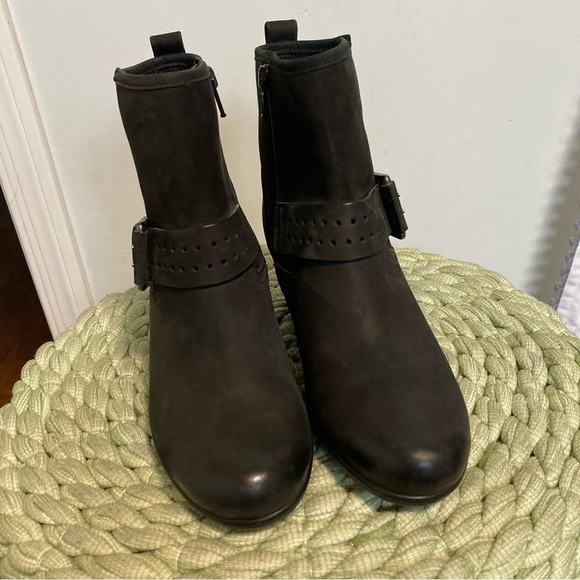 NWOB Ecco Leann Matte Black Buckle Leather Moto Heel Ankle Boots - Picture 3 of 9
